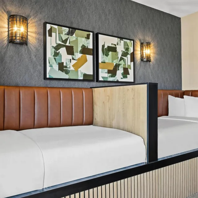 جناح عائلي بسرير كينج وسريرين منفصلين، Ramada By Wyndham Drumheller Hotel & Suites 15/18
