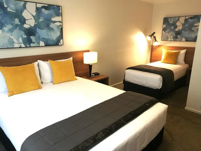 جناح بسرير فردي وسريرين كوين بغرفتي نوم، The Victoria Hotel Dunedin 6/9