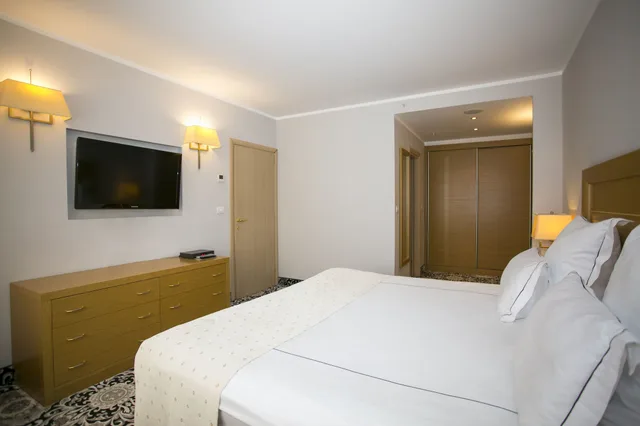 جناح جونيور بسرير كينج، Hotel Marinela Sofia 1/5