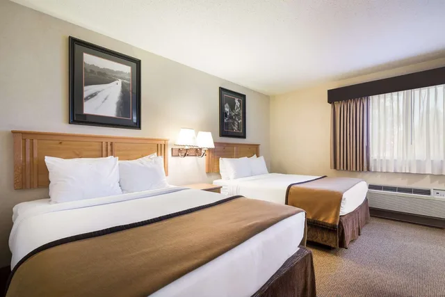 جناح بسريرين كوين مع أريكة لذوي الإعاقة، Best Western Golden Spike Inn & Suites 1/4