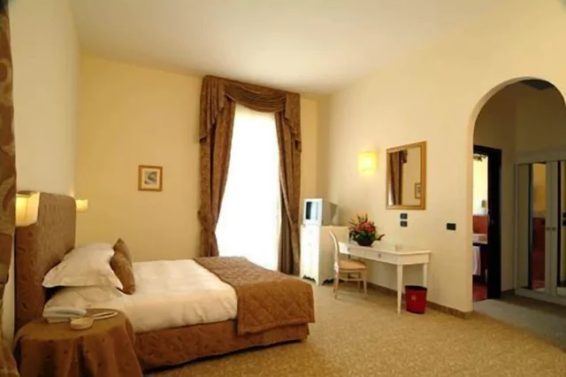 غرفة كلاسيكية بإطلالة على الفناء مفردة بسرير مزدوج، Hotel San Paolo Al Convento 1/4