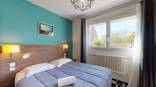 Adjoining, 2 Double Beds، Hotel Les Pieux 2/10