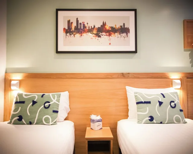 غرفة قياسية بسريرين منفصلين، Dolby Hotel Liverpool 5/7