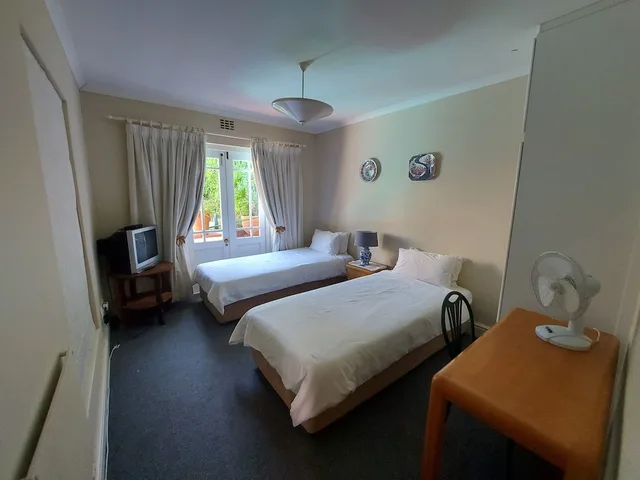جناح ديلوكس بسرير كوين وسرير فردي بغرفتي نوم، Newlands Guest House 2/2