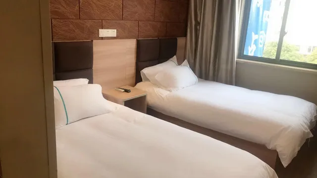 Room, Queen Bed, No Window، Shanghai Xiannuo Luxury Hotel 1/3