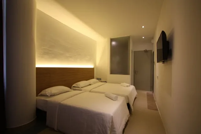 Deluxe, 1 Queen and 1 Single Bed, Place2stay - Kenyalang 2/3