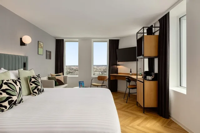 Junior Suite, King Bed, Eiffel View، H4 Wyndham Paris Pleyel 2/10