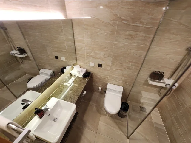 غرفة عائلية رباعية بسريرين مزدوجين بإطلالة على المدينة بشرفة، Seogwipo JS Hotel 6/6