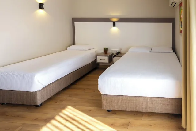 غرفة قياسية ثلاثية بسرير مزدوج وسرير فردي بغرفة نوم واحدة، Mene City Hotel 3/10