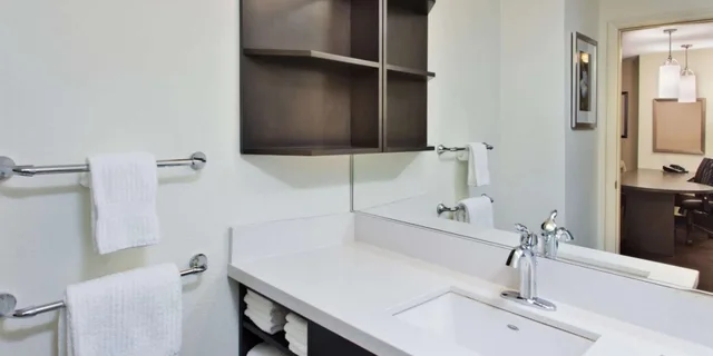 جناح بسرير كوين بغرفة نوم واحدة مع أريكة لذوي الإعاقة، Sonesta Simply Suites Huntsville Research Park 3/4