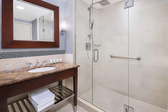 غرفة ديلوكس بسرير مزدوج بإطلالة، The Westin Washington National Harbor 2/3