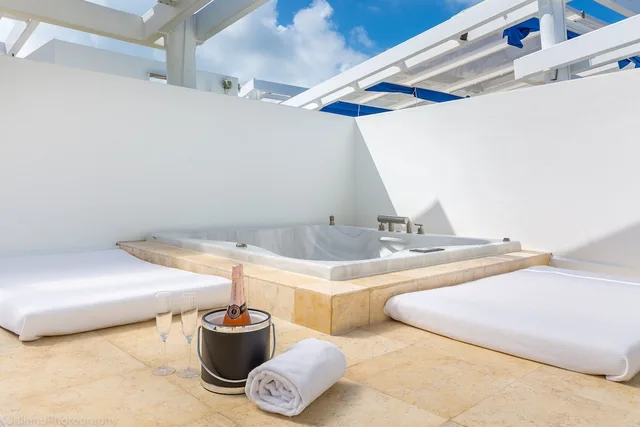جناح استوديو فاخر بسرير كينج بإطلالة على المدينة مع أريكة بجاكوزي، SBV Luxury Ocean Hotel Suites 5/10