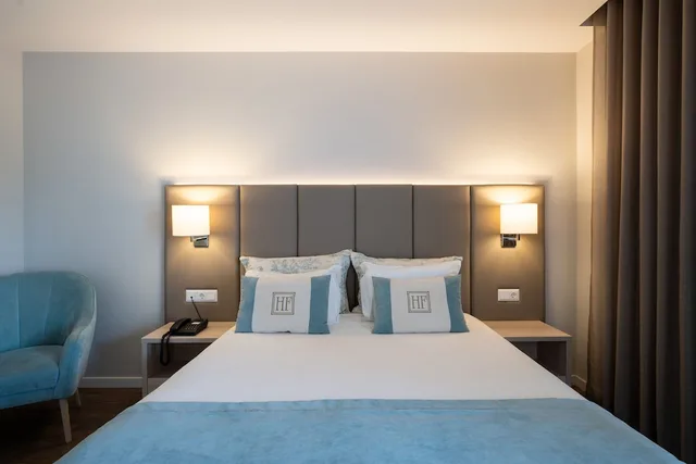 غرفة مفردة بسريرين منفصلين بإطلالة، Hotel Fatima 5/8