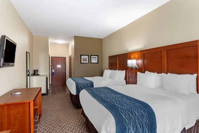 Room, 2 Queen Beds, Comfort Inn and Suites Carbondale University Area 1/4
