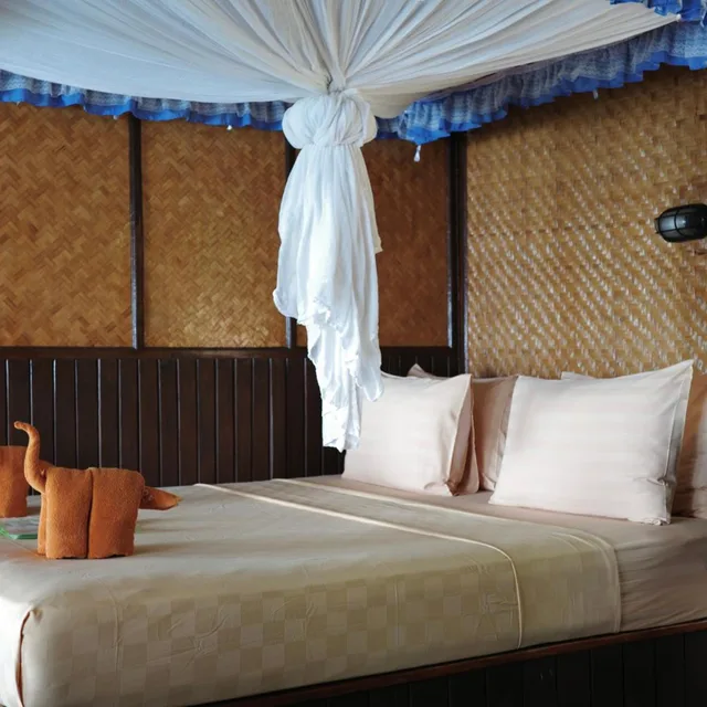 Bungalow, Sea View, with Fan، Phi Phi Relax Beach Resort 2/10