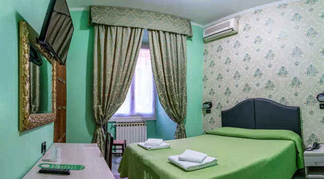 Room, Double or Twin Bed, Hotel Ferrarese Roma 8/10