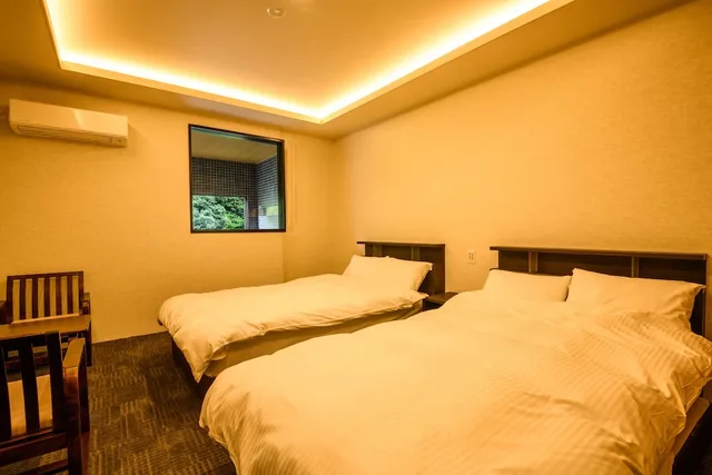 Room, Twin Beds, Sauna، Yamanaka Onsen Shirasagiyu Tawaraya 2/4
