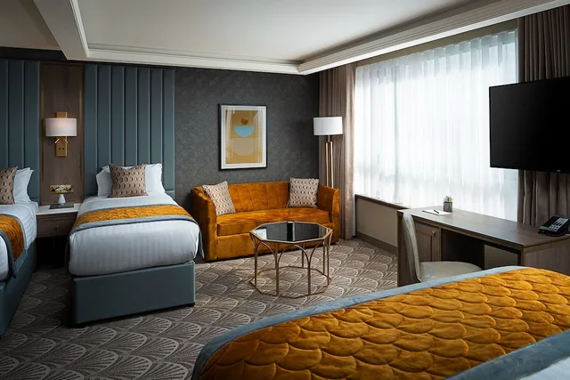 Family, King and Twin Beds, The Savoy Hotel 7/9
