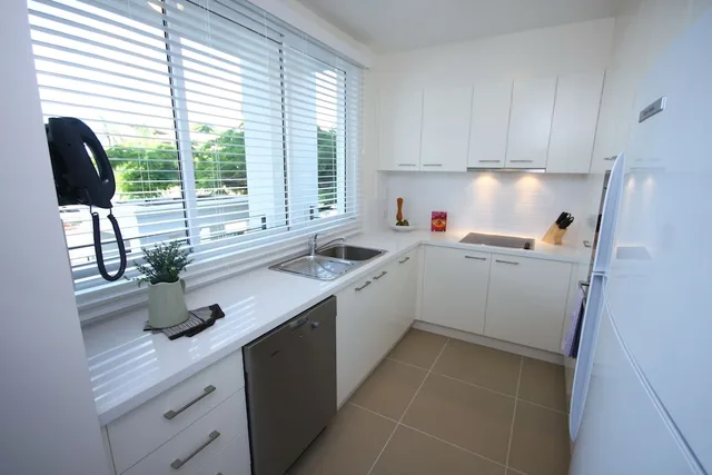 3 Bedrooms, Apartment, 1 Single and 2 Queen Beds، DOMAIN SERVICED APARTMENTS 7/10
