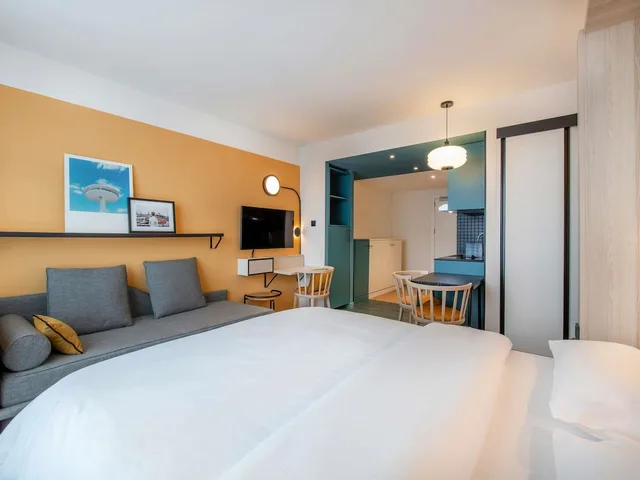 Family, Studio, Murphy Bed, Queen Bed, Sofa, Aparthotel Adagio access Hamburg 1/10