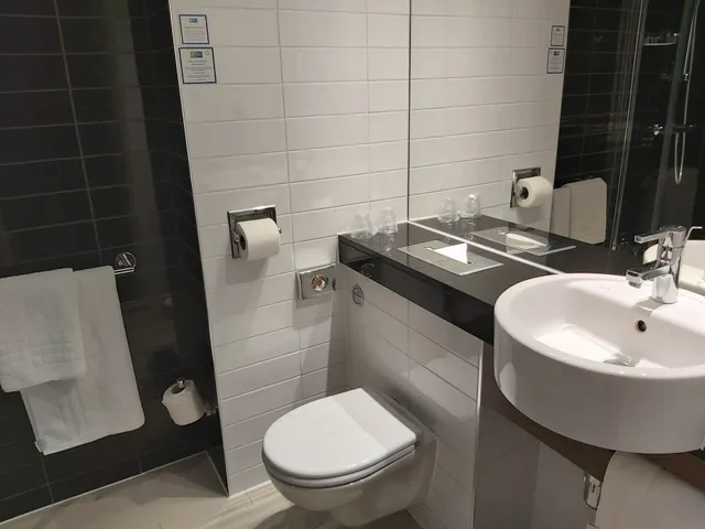 Standard, Double Bed, Sofa, Holiday Inn Express Windsor 7/10
