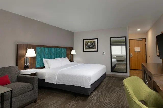 غرفة بسرير كوين لذوي الإعاقة، Hampton Inn Kalispell 2/4