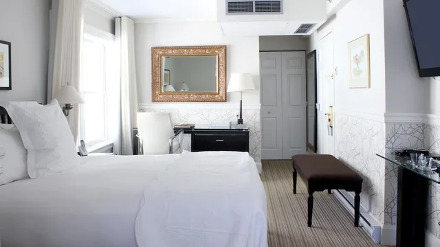 غرفة كلاسيكية بسرير كوين، Manoir Hovey 2/2