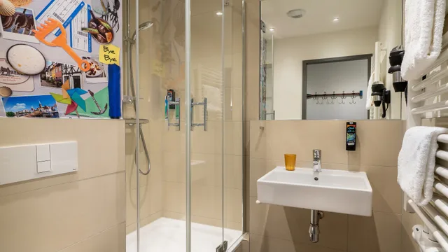غرفة بريميوم بسرير كوين، Holiday Inn - the niu, Rig Lübeck by IHG 6/7