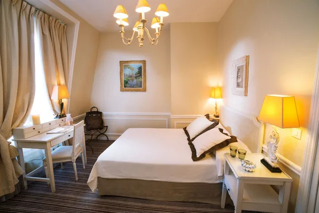 غرفة كلاسيكية بسرير مزدوج بإطلالة على المتنزه، Pavillon Henri IV 5/6