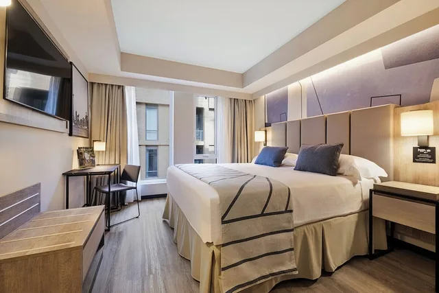 غرفة ديلوكس بسرير كينج، Riu Plaza Toronto 2/6