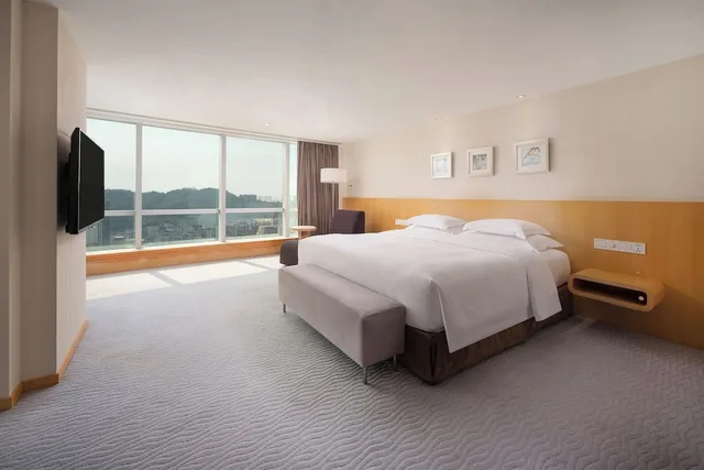 جناح بسرير كينج بإطلالة على البحر بغرفة نوم واحدة، Crowne Plaza Zhuhai City Center 3/9