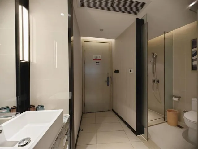 غرفة فاخرة بسرير كينج بإطلالة على المدينة، Echarm Hotel (Guangzhou Beijing Road Pedestrian Street Tianzi Wharf) 3/4