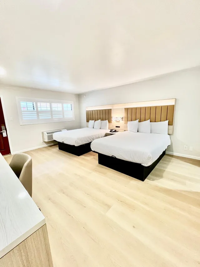 Room, 2 Queen Beds, Nob Hill Motor Inn 1/1