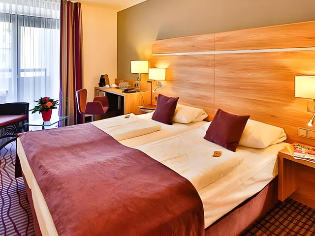 Deluxe, Queen Bed, Hotel Wallis 1/1