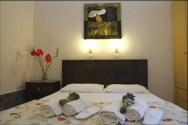 غرفة ثلاثية، Hotel Kostis 3/6