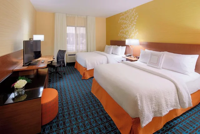 غرفة بسريرين كوين بحوض استحمام لذوي الإعاقة، Fairfield Inn Suites Springfield Northampton Amherst 1/1