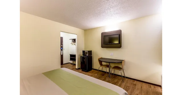 غرفة بسرير كينج، Motel6 Troy, IL 3/4
