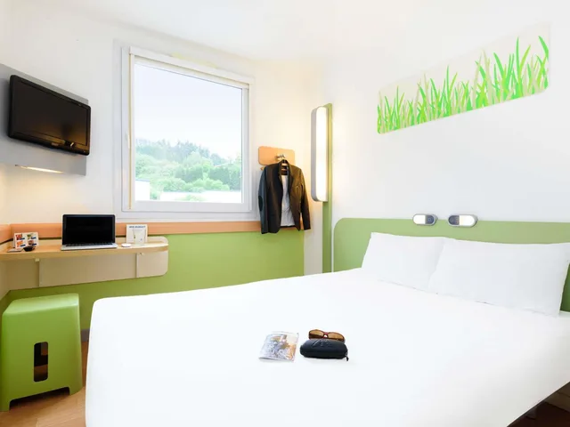 Room, Queen Bed, Ibis Budget Bilbao Arrigorriaga 5/10