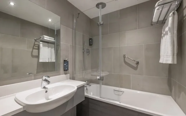 غرفة قياسية بسرير كوين، Maldron Hotel Belfast International Airport 7/8