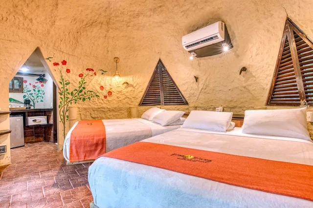 بنغل بسريرين كوين، Ylang Ylang Beach Resort 3/8