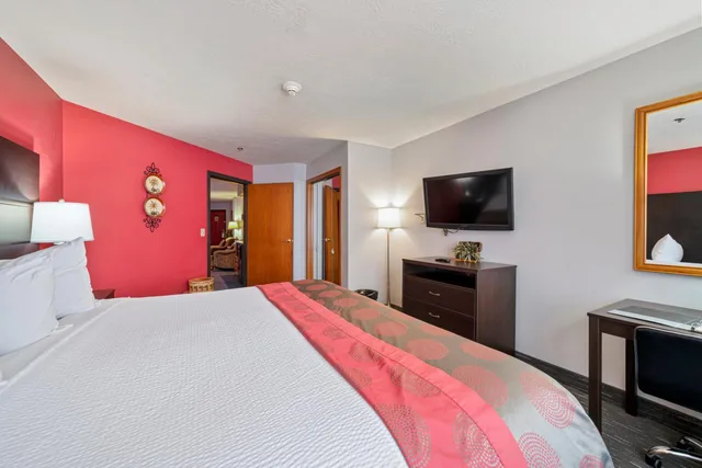 جناح بغرفتي نوم، Ramada by Wyndham Sioux Falls Airport-Waterpark & Event Ctr 2/10