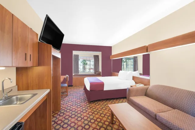 جناح بسرير كوين بحوض استحمام لذوي الإعاقة، Microtel Inn & Suites By Wyndham Aransas Pass/Corpus Christi 6/6