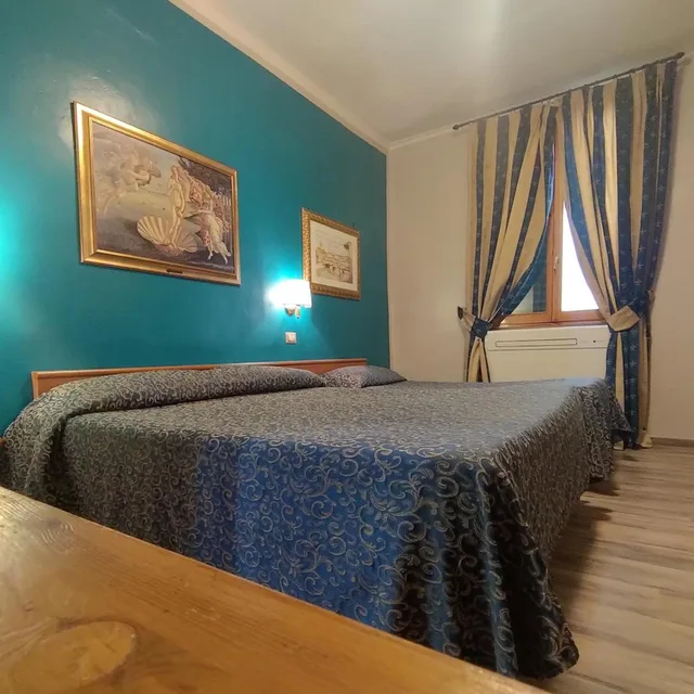 غرفة ثلاثية، Santa Croce 5/10