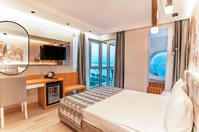 Room, Double Bed, Hot Tub, Corner, Pearly Hotel & Spa 1/1