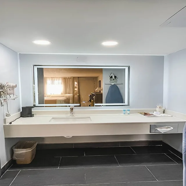 Efficiency, Queen Bed، Days Inn by Wyndham Salina South 9/10