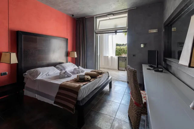 غرفة بسرير مزدوج بشرفة، Resort Baia Dei Turchi 2/10