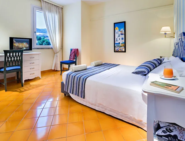 غرفة كلاسيكية بسرير مزدوج أو سريرين منفصلين بإطلالة على البحر، Terme Mare Blu 2/8
