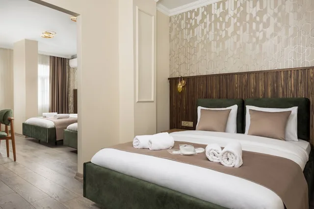 Family, 1 Single and 2 Double Beds، Peradise Hotel 5/10