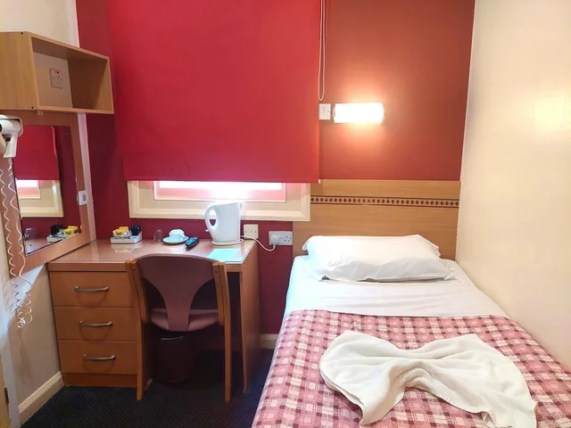 Room, Single, Carlton Hotel 3/8