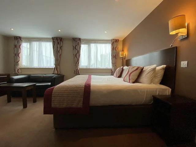 غرفة ديلوكس بسرير كينج، Great Barr Hotel 3/8